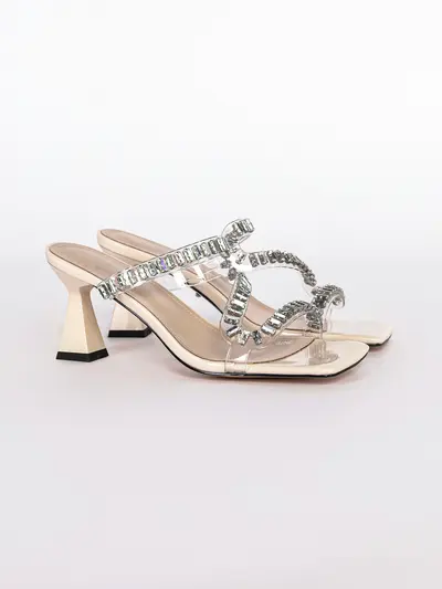 Мюли молочного цвета с прозрачным верхом и блестящим декором 